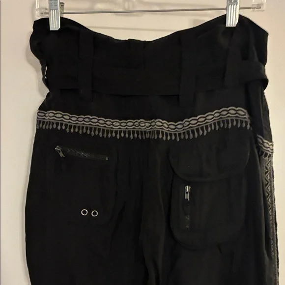 NWT Johnny Was Biya Black Adventura Cargo Pants with Floral Embroidery size 2 - Picture 8 of 15
